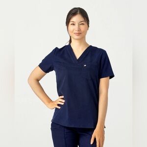 TENCEL™ Sal‎ ‎ Essential Scrub Top